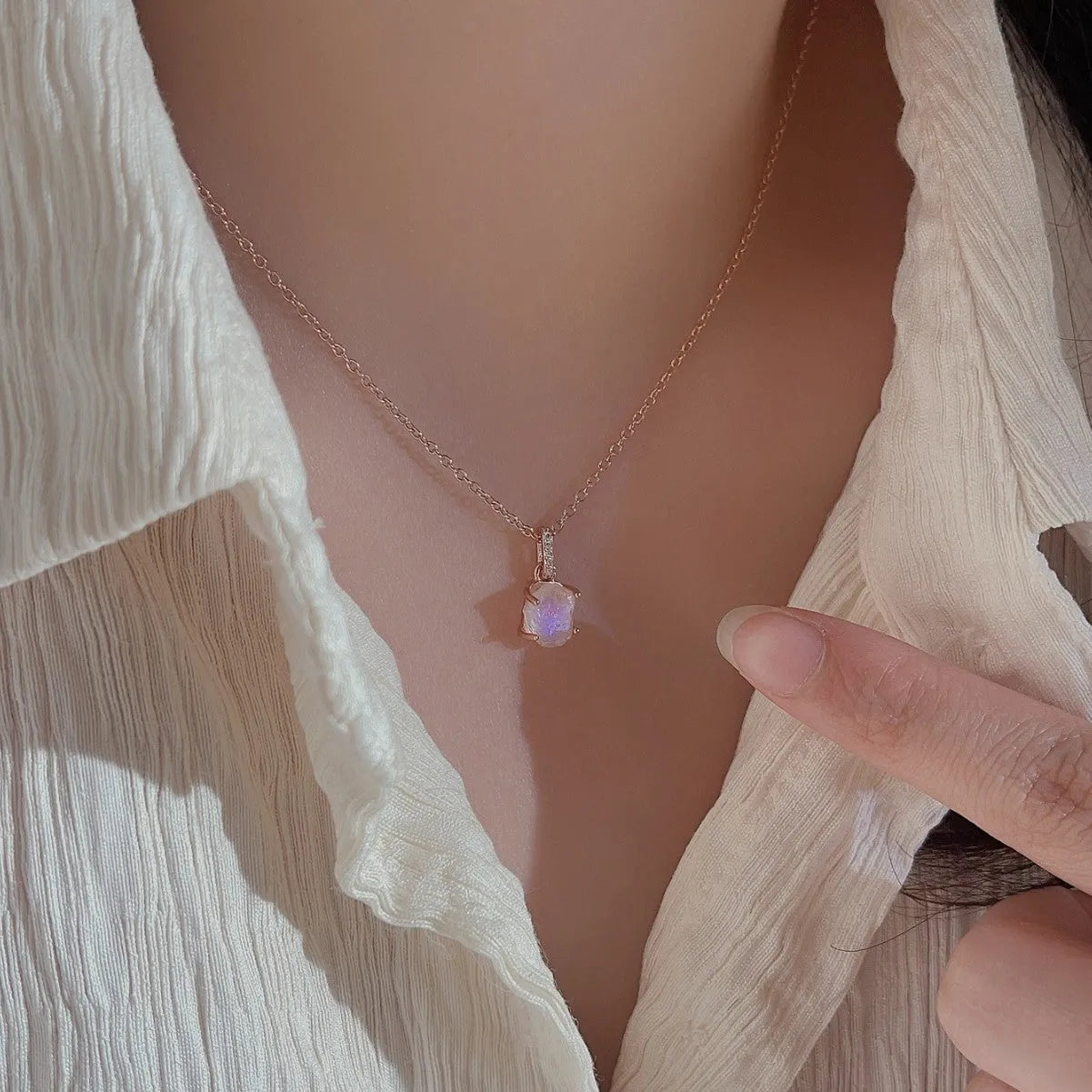 S925 sterling silver necklace with geometric quadrilateral moonstone pendant on curb chain