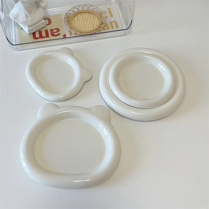 White porcelain plate with bear doodle design, round shape, shown in 15cm and 20cm sizes