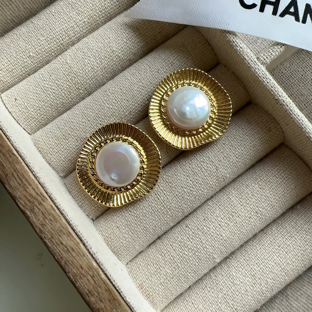 Gold round French retro earrings for women with electroplated finish