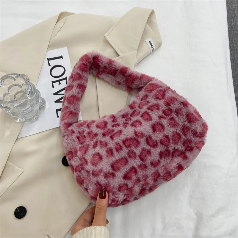 Plush shoulder bag in animal print with single strap, retro style for women