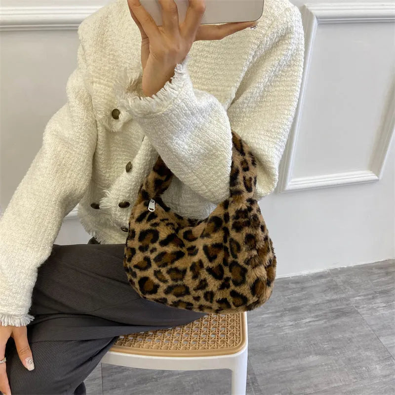 Plush shoulder bag in animal print with single strap, retro style for women