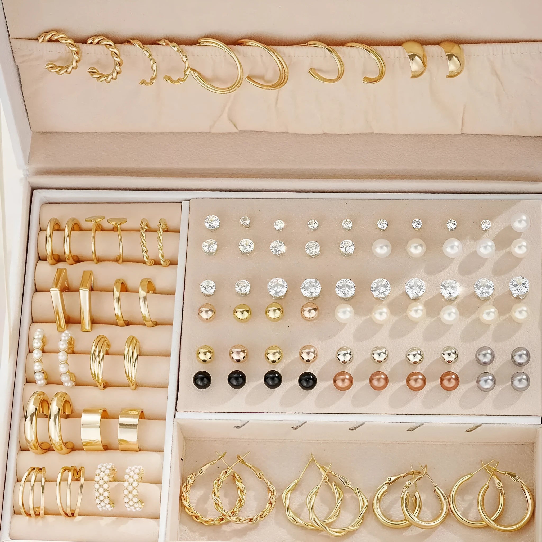 108 geometric alloy earrings with round elements in gold and yellow electroplated finishes