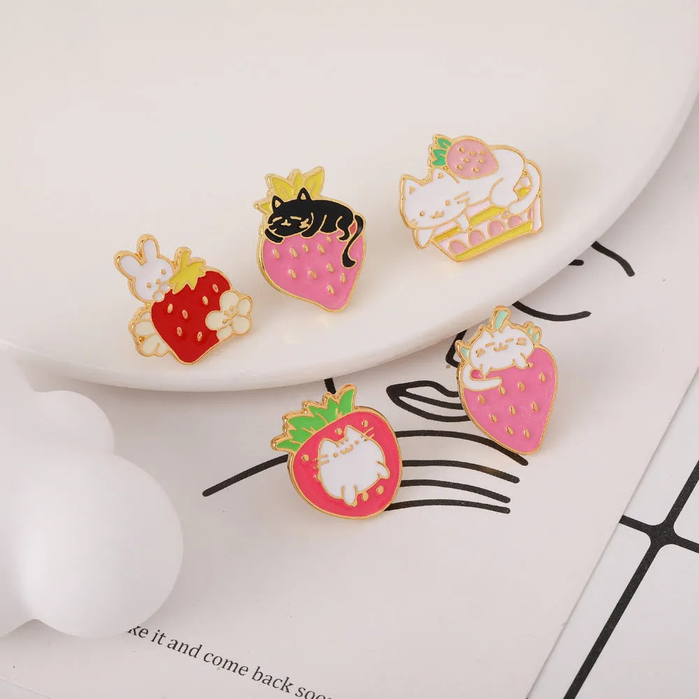 Alloy cake cat brooch with strawberry and dripping oil design in multiple colour options
