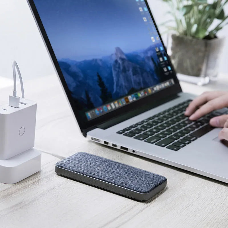 Ultra-thin grey fabric mobile power bank, 10000mAh, two-way fast charging, 66.9mm x 61mm x 28.4mm