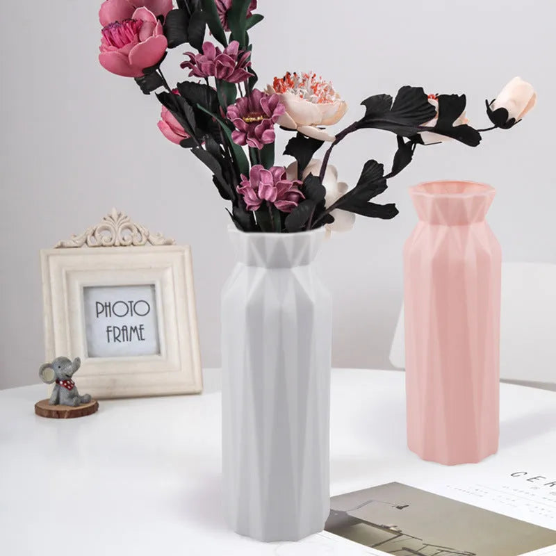 Green melamine drop-resistant vase with a 7.2cm base diameter on a desk.
