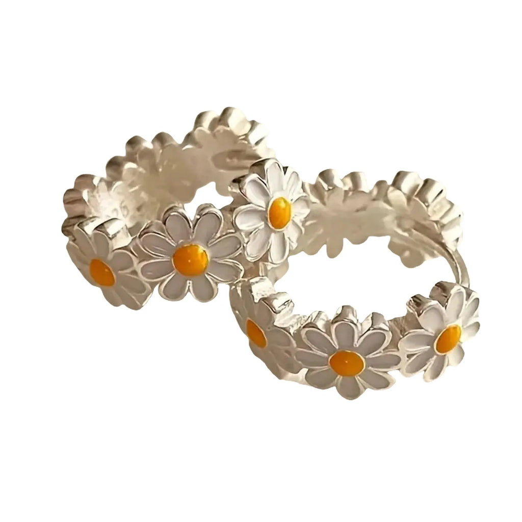 White fashion daisy flower ring earrings with electroplated finish and platinum inlay.
