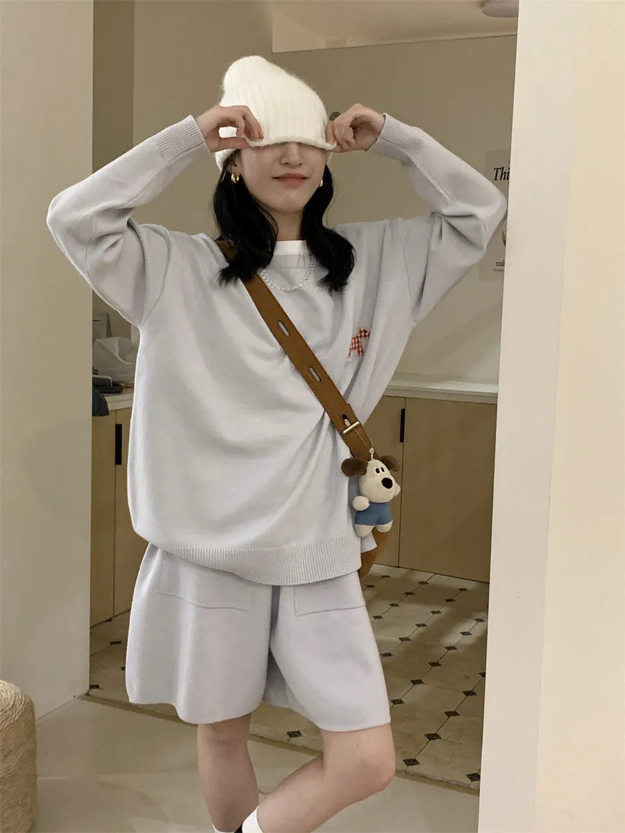 Women's casual knitted sweater and shorts suit with embroidery detailing and animal pattern