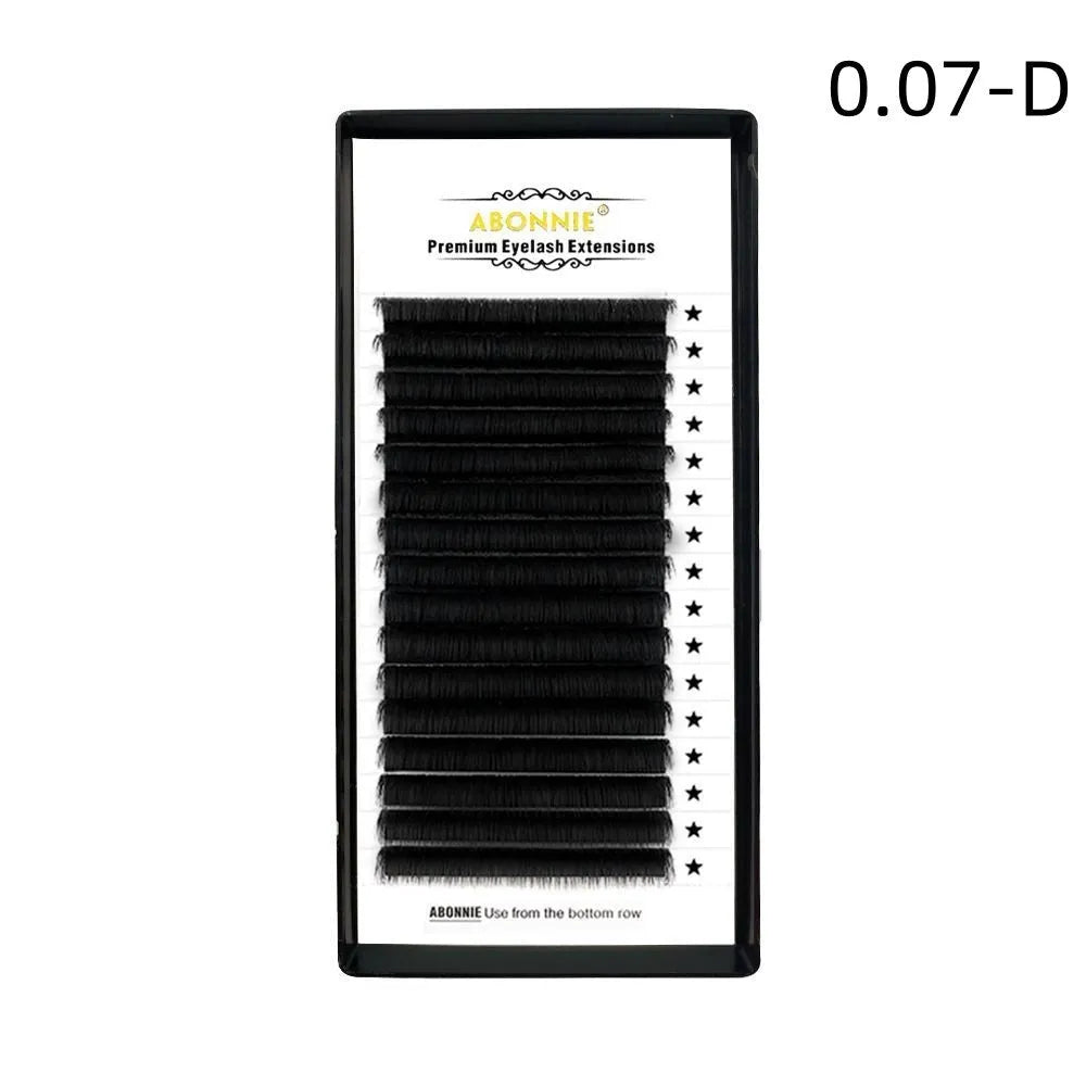 Close-up of 16-row dense false eyelashes in mink hair, showing matte texture and full length.