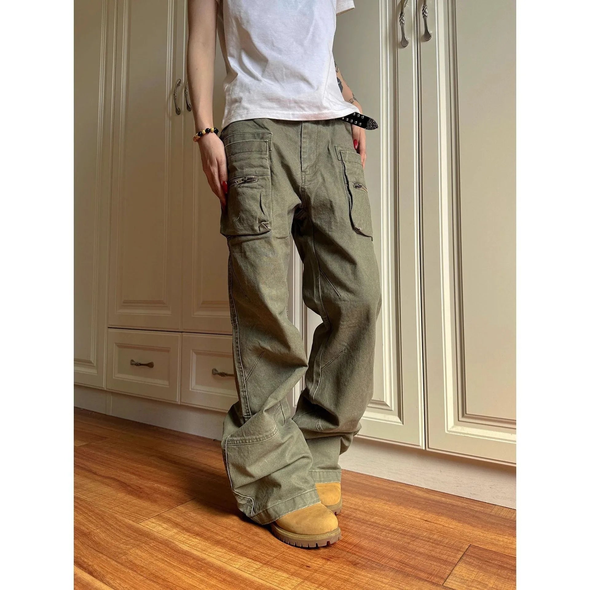 Double zipper workwear casual pants in cotton fabric with pocket design available in black and green