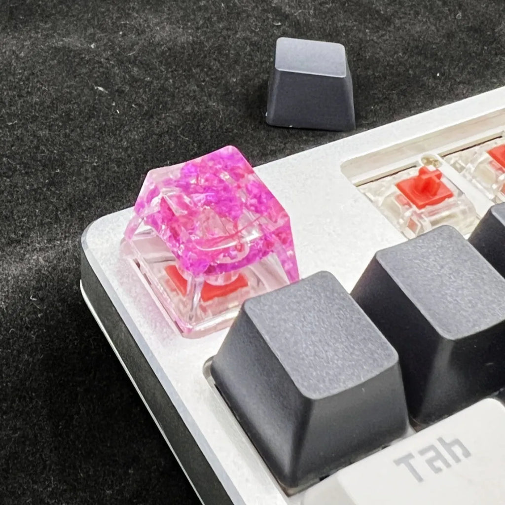 Resin mechanical keyboard keycap with starry sky pattern in transparent material