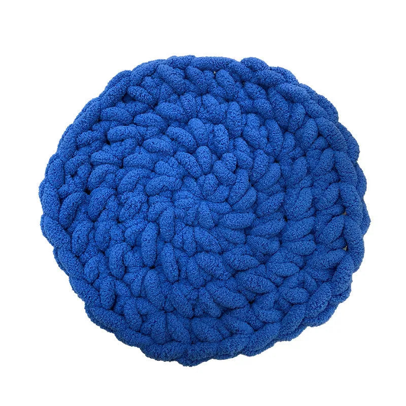 Hand-woven thermal knitting pet mat in cream colour with chenille wool texture, suitable for dogs and cats