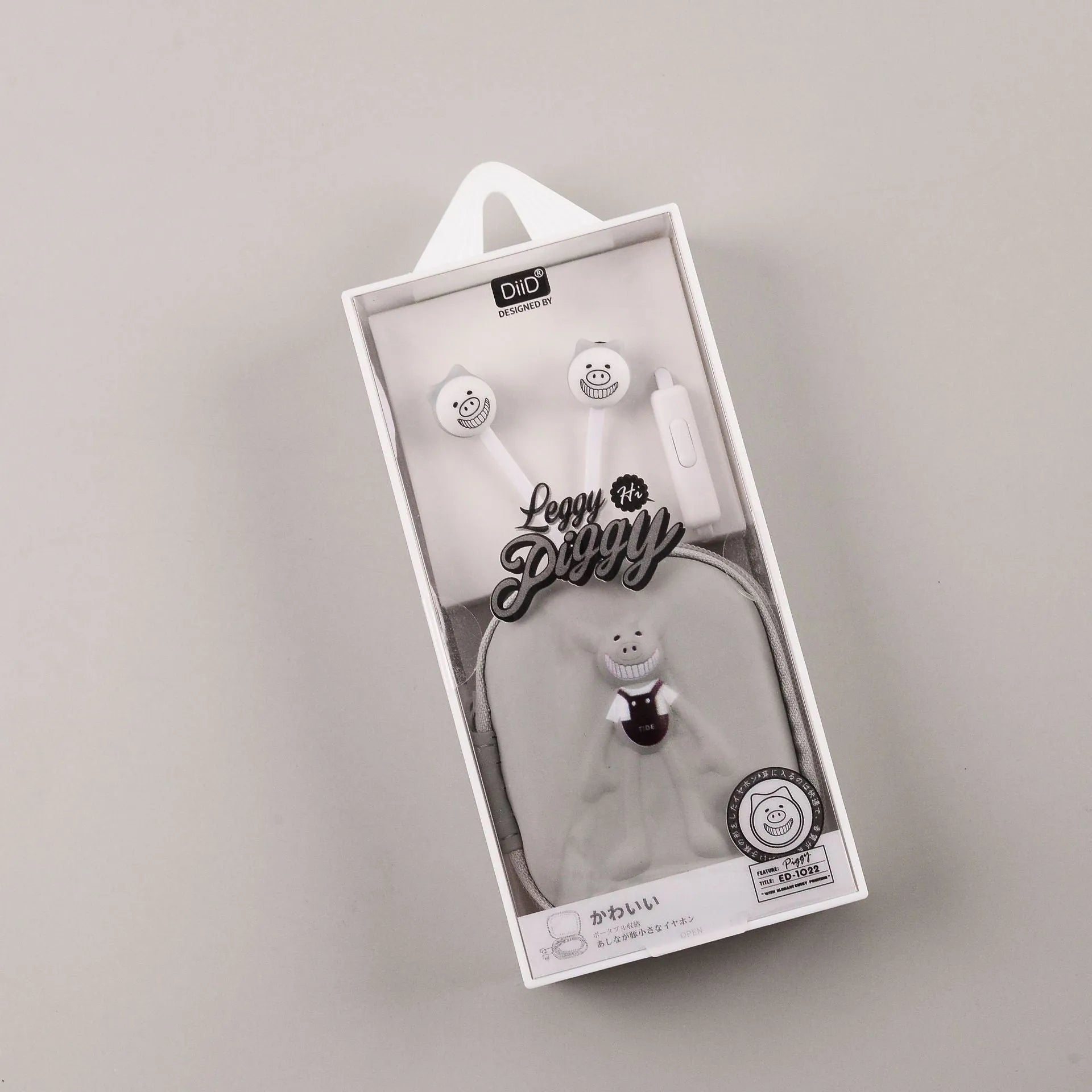 Wired in-ear headphones with 3.5mm round plug in white and black colour options