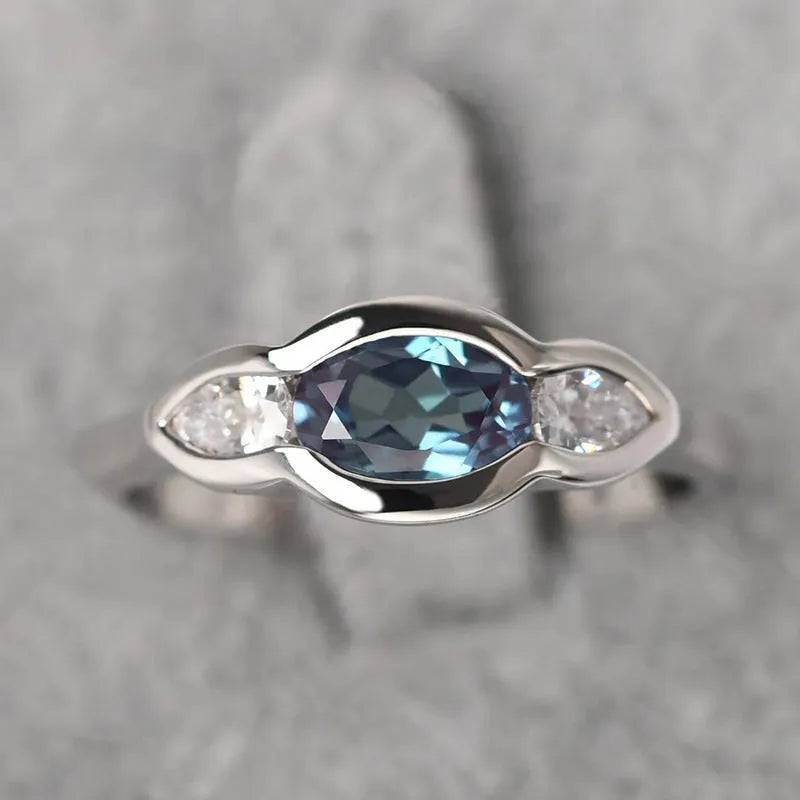 Women's geometric ellipse copper ring with inlaid zircon stones in white gold colour