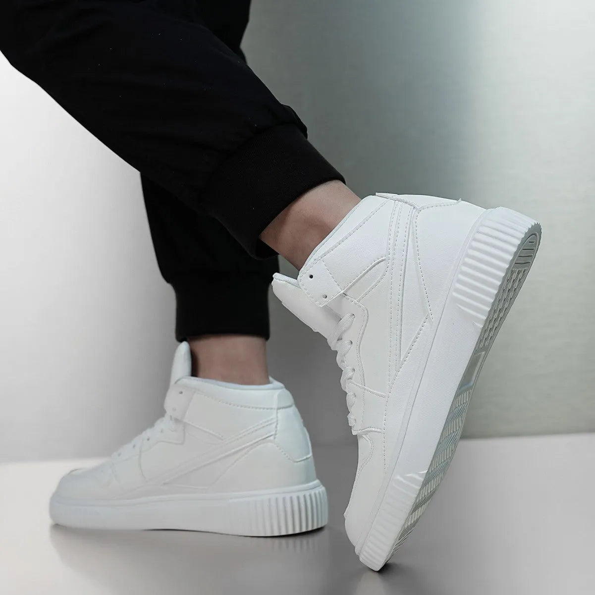 Men's white round toe casual microfiber shoes for autumn and winter leisure wear.