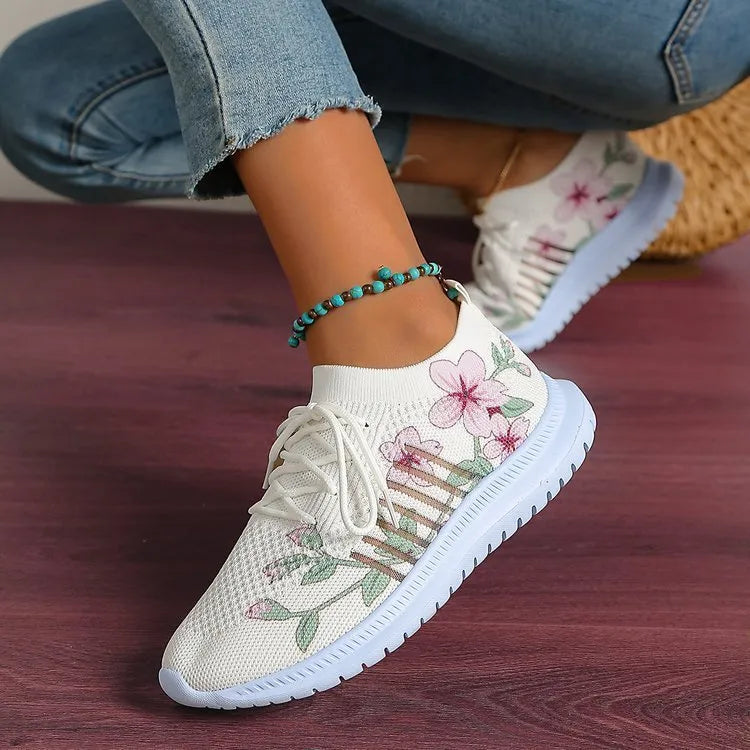 Women's milky white mesh flyknit running shoes with round toe and flat heel on rubber sole