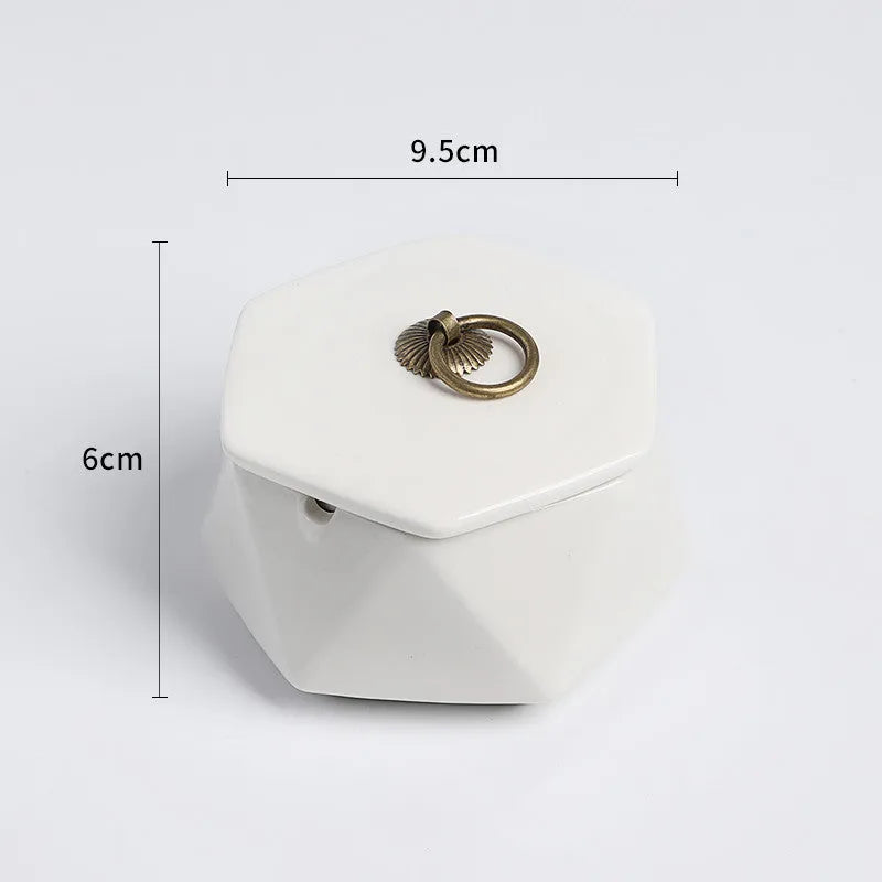 Ceramic ashtray with lid, Nordic style, available in colour A1, for desktop use
