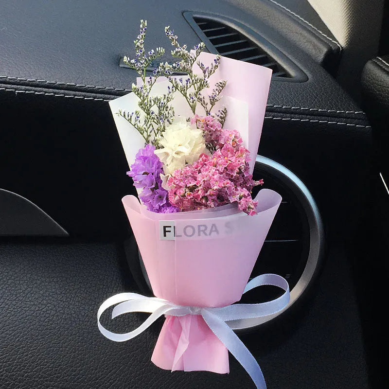 Dried flower car air freshener with natural aroma slices mounted on vehicle air conditioning vent
