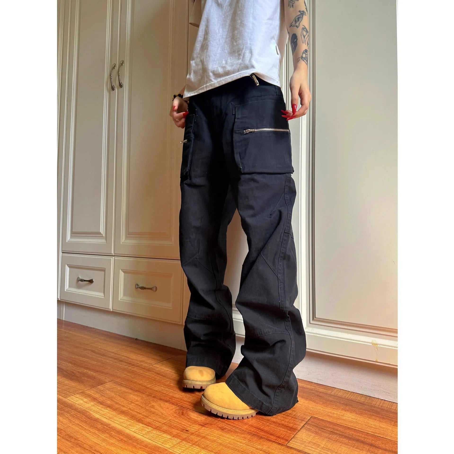 Double zipper workwear casual pants in cotton fabric with pocket design available in black and green