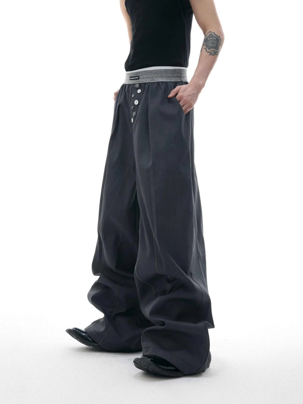 Straight-leg high-waisted casual trousers in grey with a button-open design line.