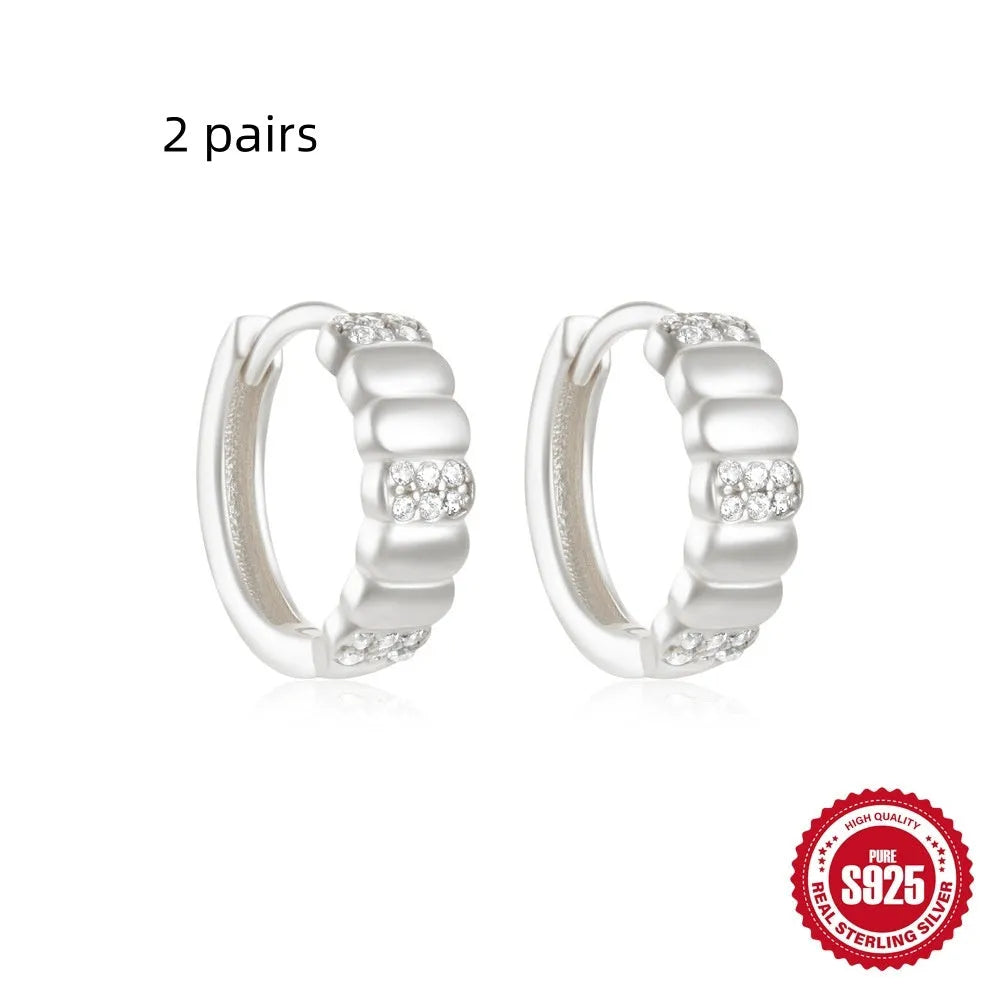 Geometric circle stud earrings in S925 sterling silver with electroplated gold or silver finish