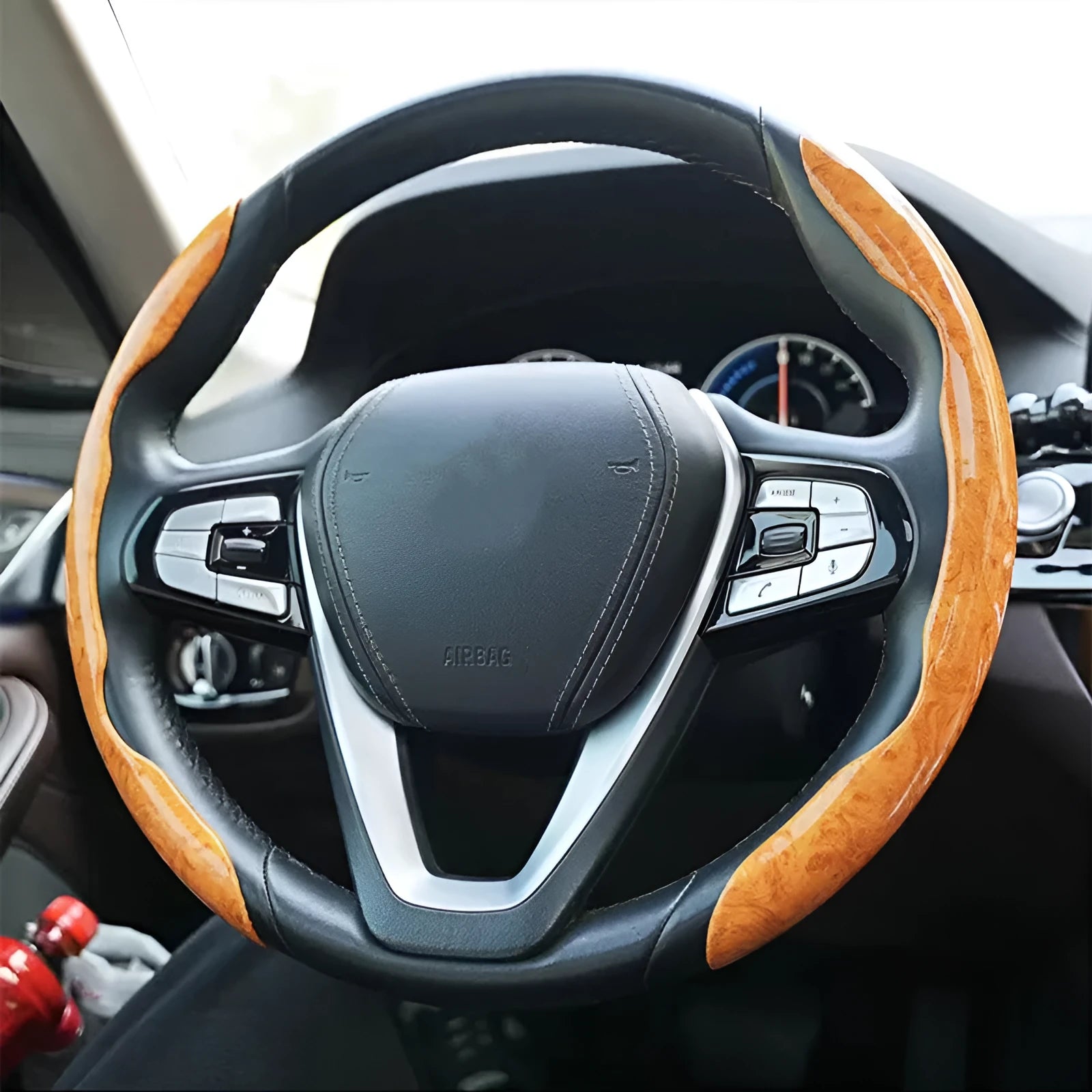 Artificial leather steering wheel sleeve in crystal brown colour, sized for a 38cm diameter wheel.
