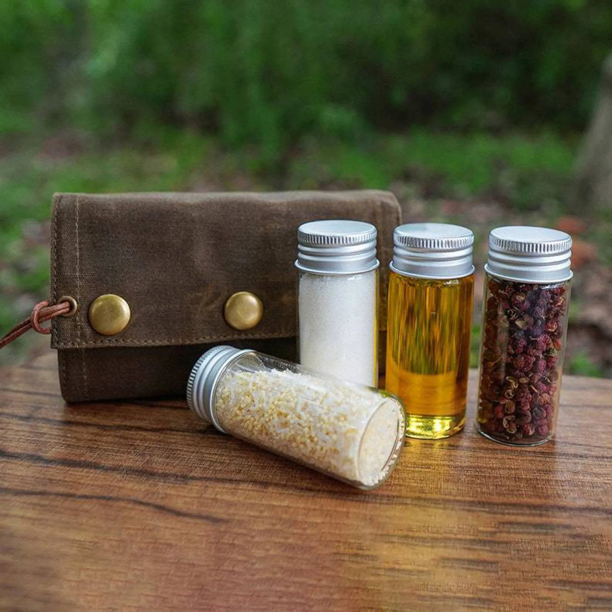 Outdoor picnic plastic cutlery set with napkin and canned canvas spice storage kit in army green or khaki, square under 300 ml, with canvas bag