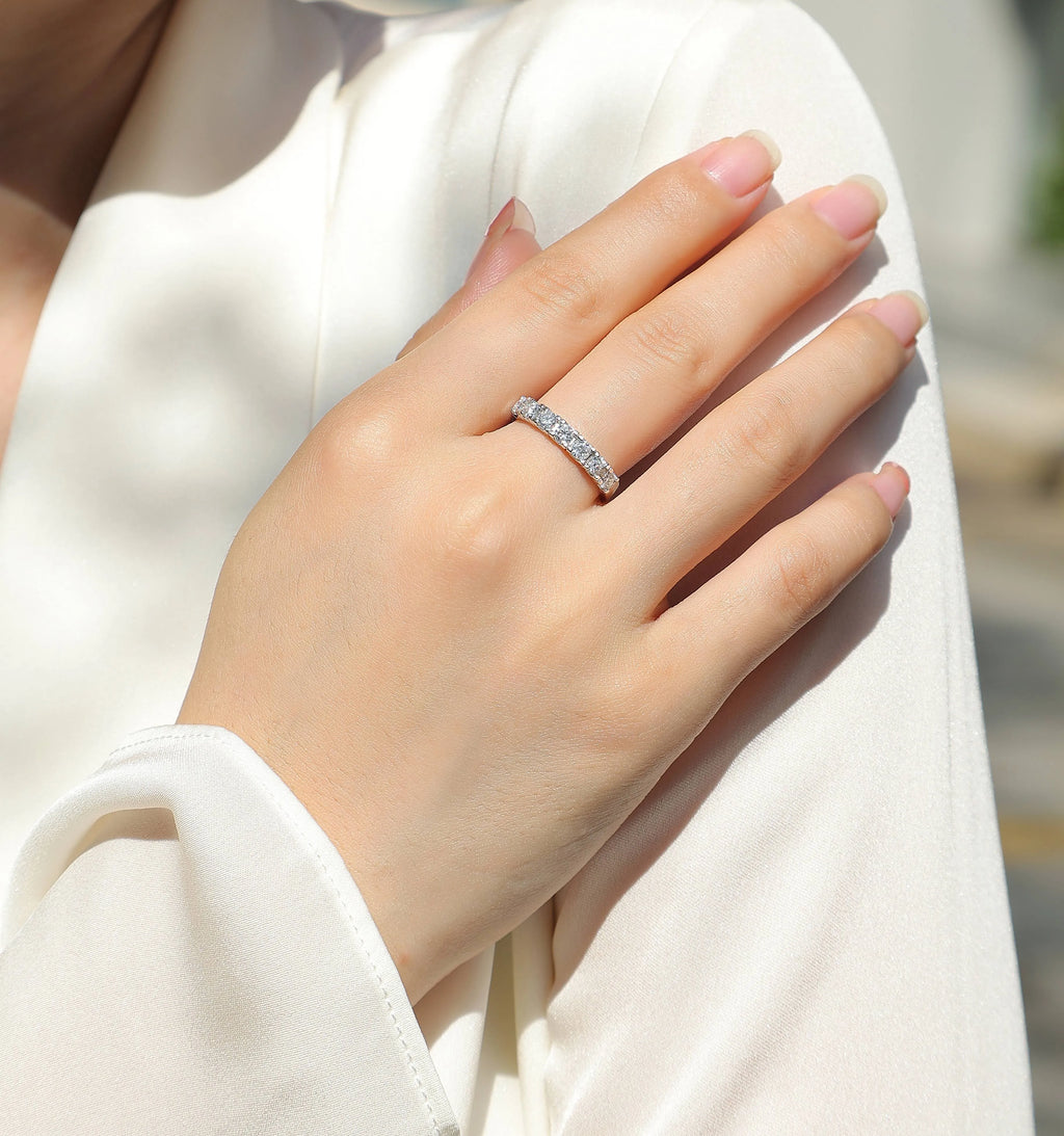 Lucky moissanite wedding ring set in S925 silver with platinum plating, sizes 5-9, gift box and GRA certificate.