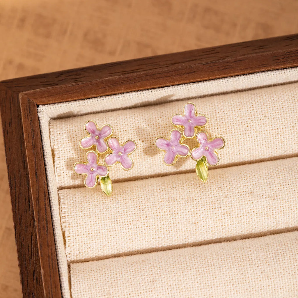Silver Needle Mori flower stud earrings in zinc alloy with electroplated finish, colour E39741, on white background