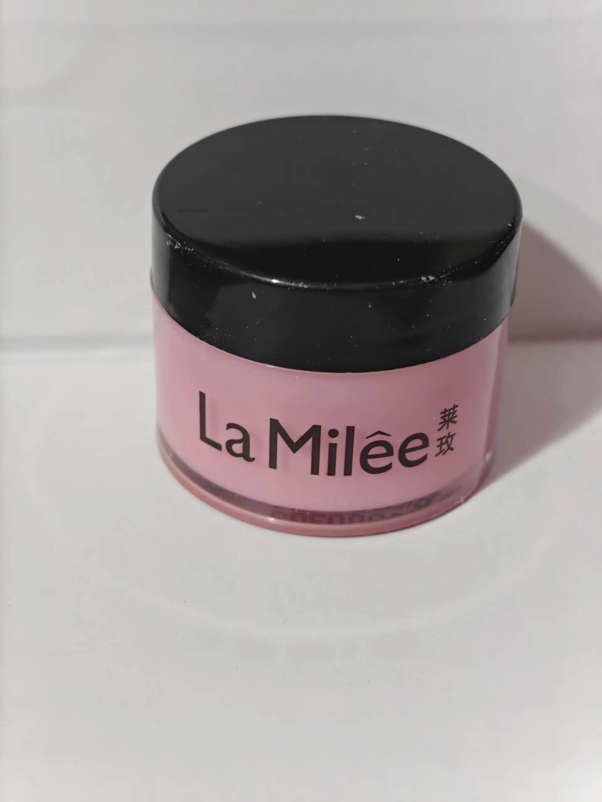 Boxed 20-30g moisturising lip mask for dry lips.