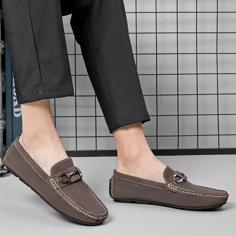 Men's casual loafers in beige with round toe design and rubber sole