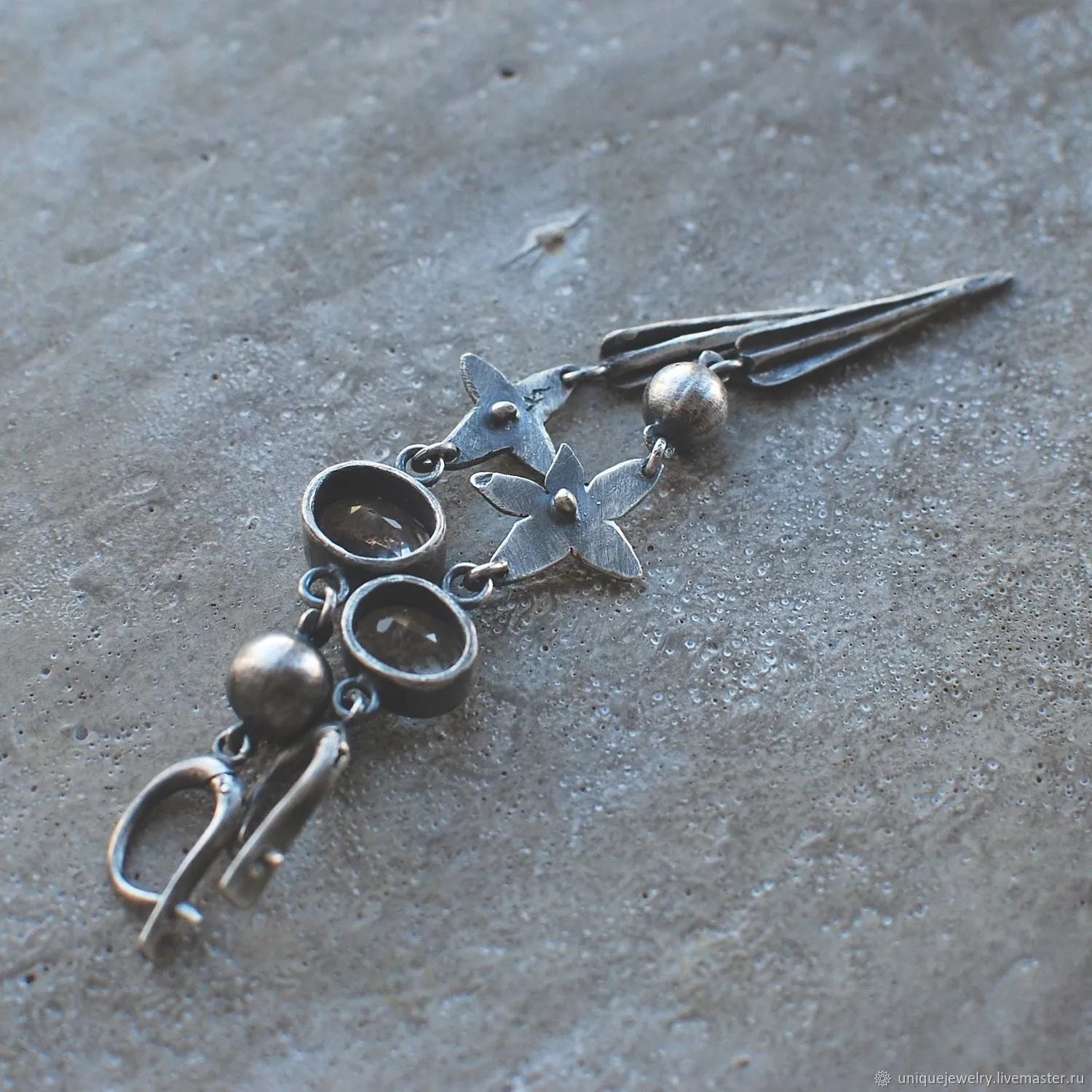 XINGX geometric antique silver-plated rhinestone pendant earrings showing long drop design