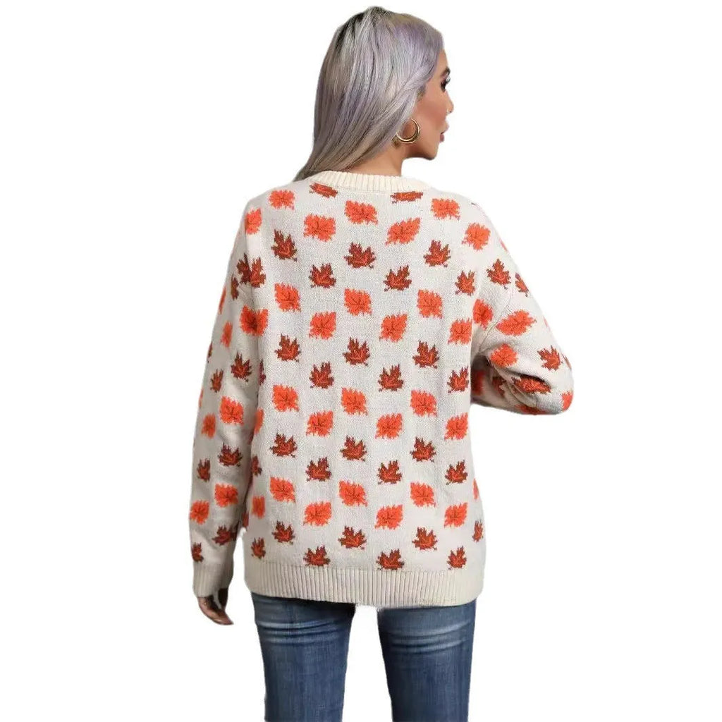 Maple leaf design Christmas sweater in beige or dark green with loose fit and round neck