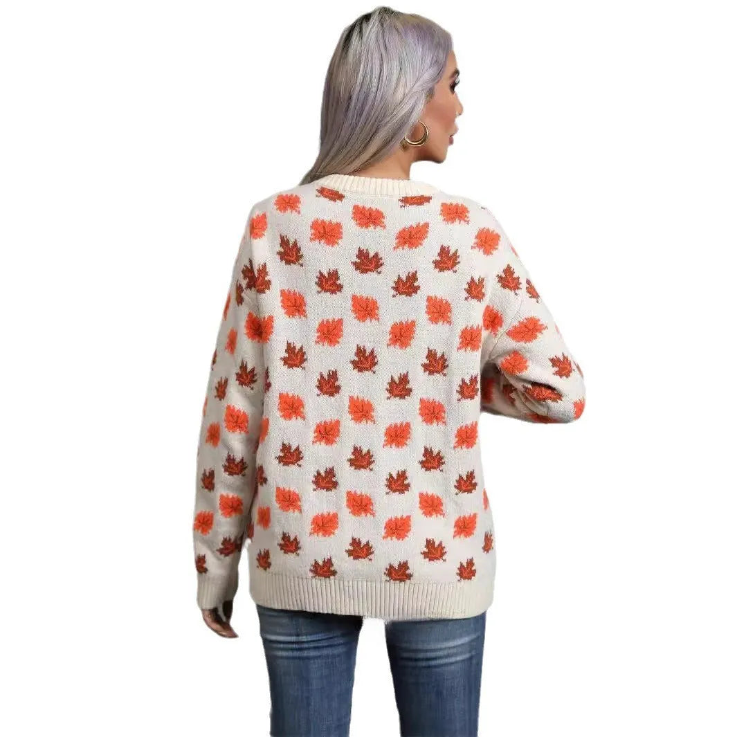 Maple leaf design Christmas sweater in beige or dark green with loose fit and round neck