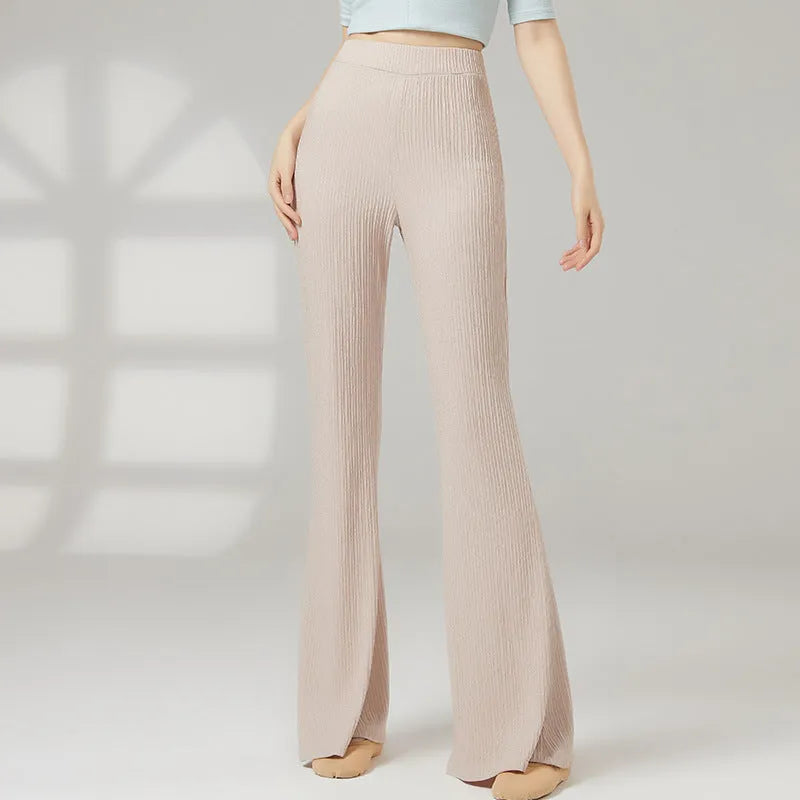 Women's solid colour dance practice pants in polyester fabric for sports training