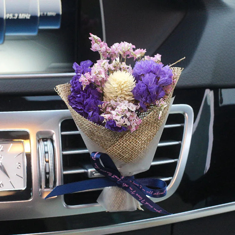 Dried flower car air freshener with natural aroma slices mounted on vehicle air conditioning vent