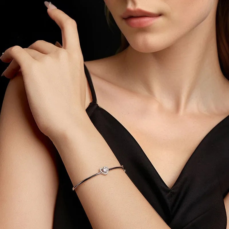 S925 sterling silver D-colour moissanite love bracelet on a plain background showing the chain and stone