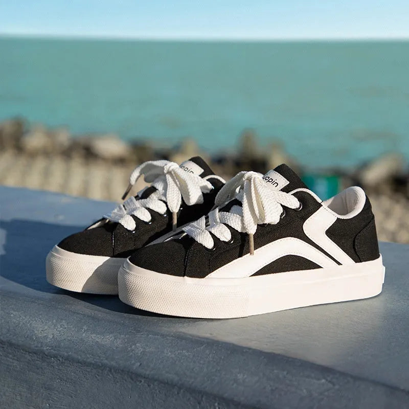 Women's low-top lace-up board shoes with vulcanised rubber sole and round toe in multiple colour options.
