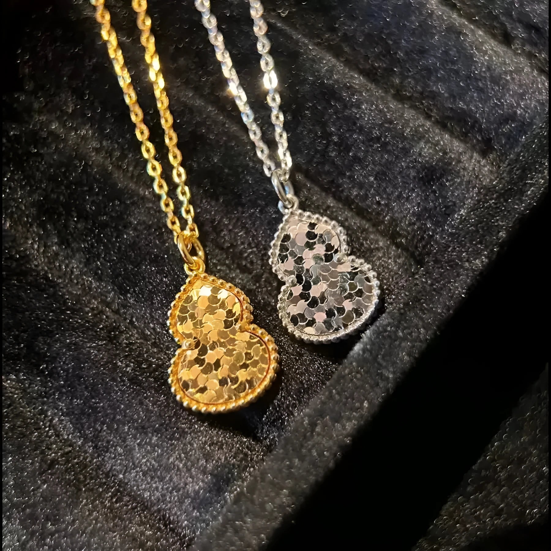 Gourd double-sided clavicle chain necklace in gold and silver options on display