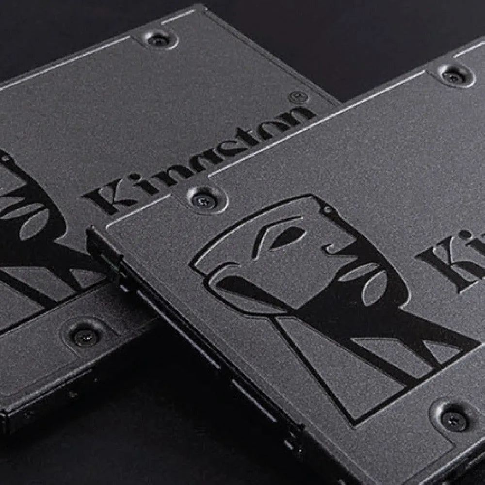 2.5 inch SATA3 solid state drive with MLC flash memory, 7 mm thickness, 120GB capacity.