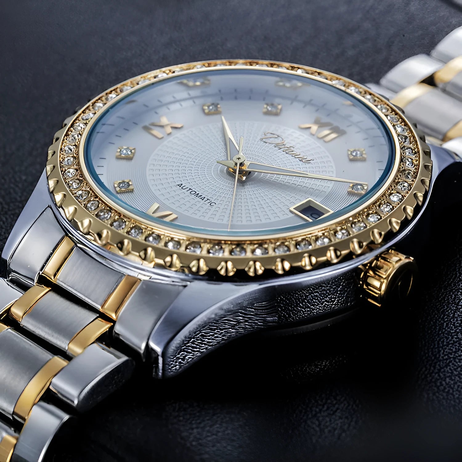 Men's automatic mechanical watch with luminous hands and a waterproof case in silver or gold finishes.