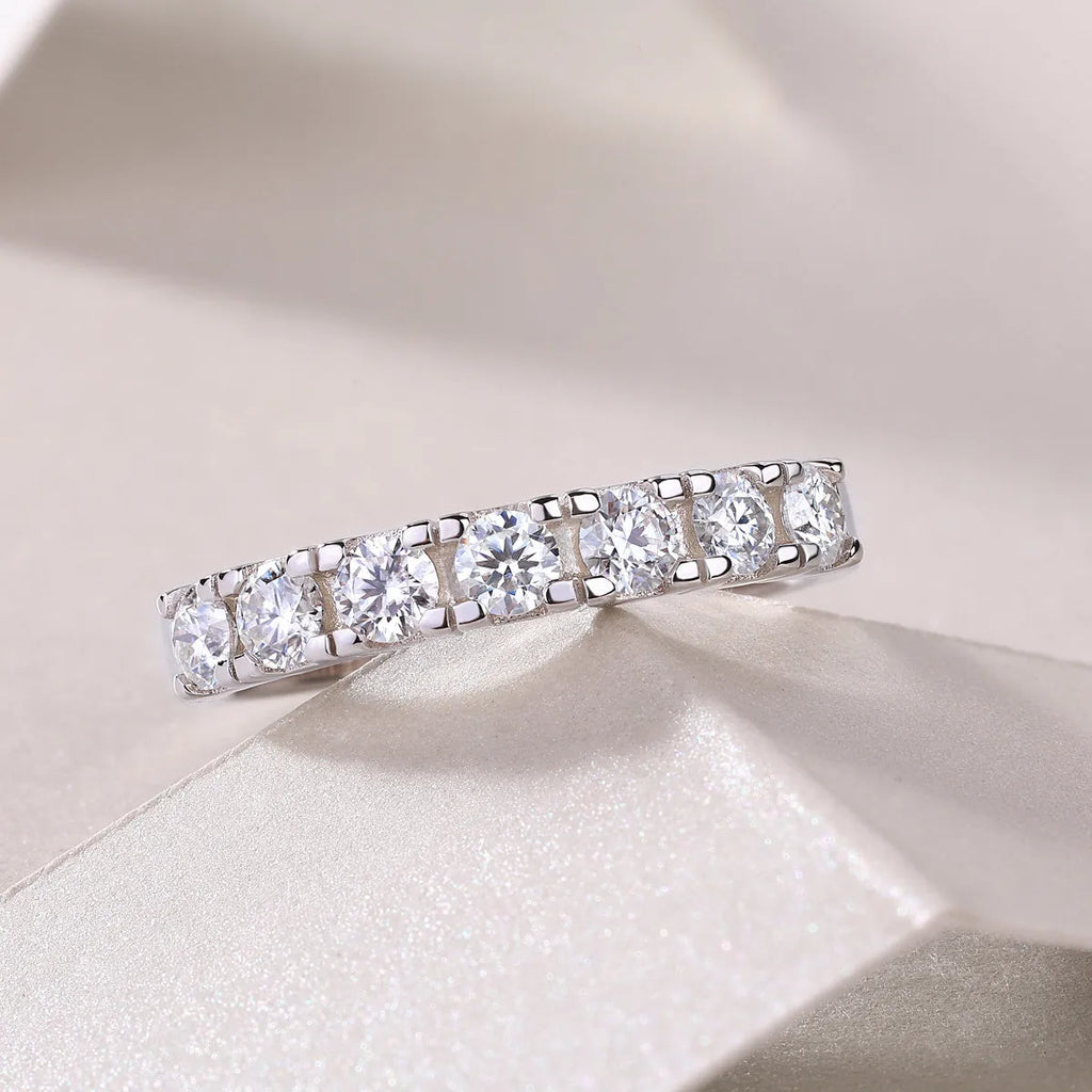 Lucky moissanite wedding ring set in S925 silver with platinum plating, sizes 5-9, gift box and GRA certificate.