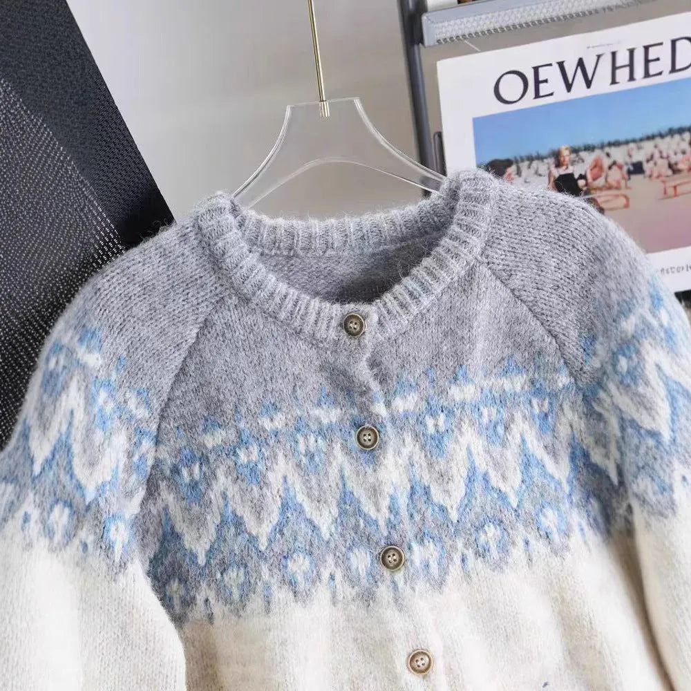 Women's jacquard pattern sweater coat with contrast colours in loose free size design