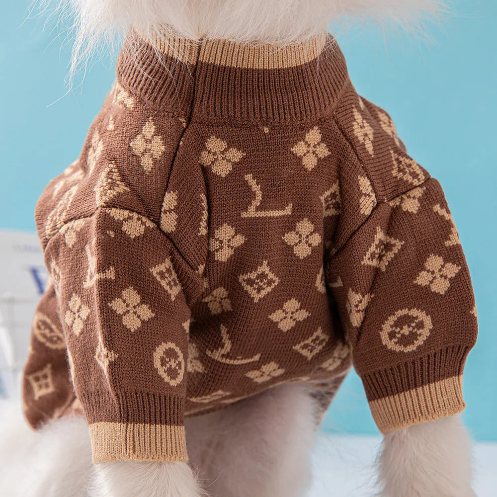 A dog wearing a thick wool jumper in a two-tone colour, suitable for autumn and winter.
