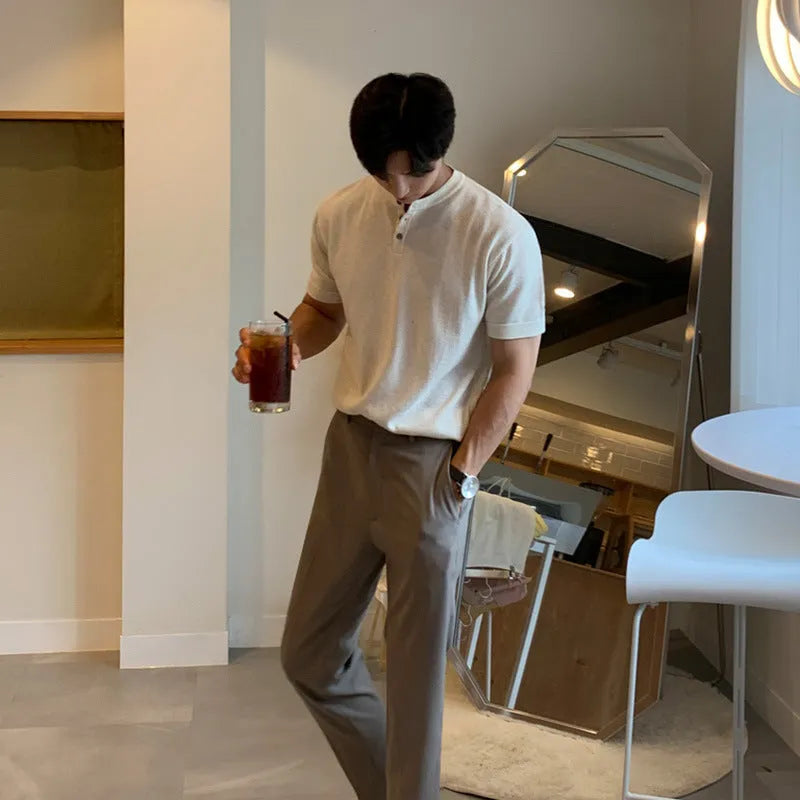Man wearing a slim-fit black short-sleeved knitted ice silk shirt for casual wear.