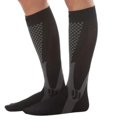 Graduated compression athletic socks for men and women in various colours with size measurements shown