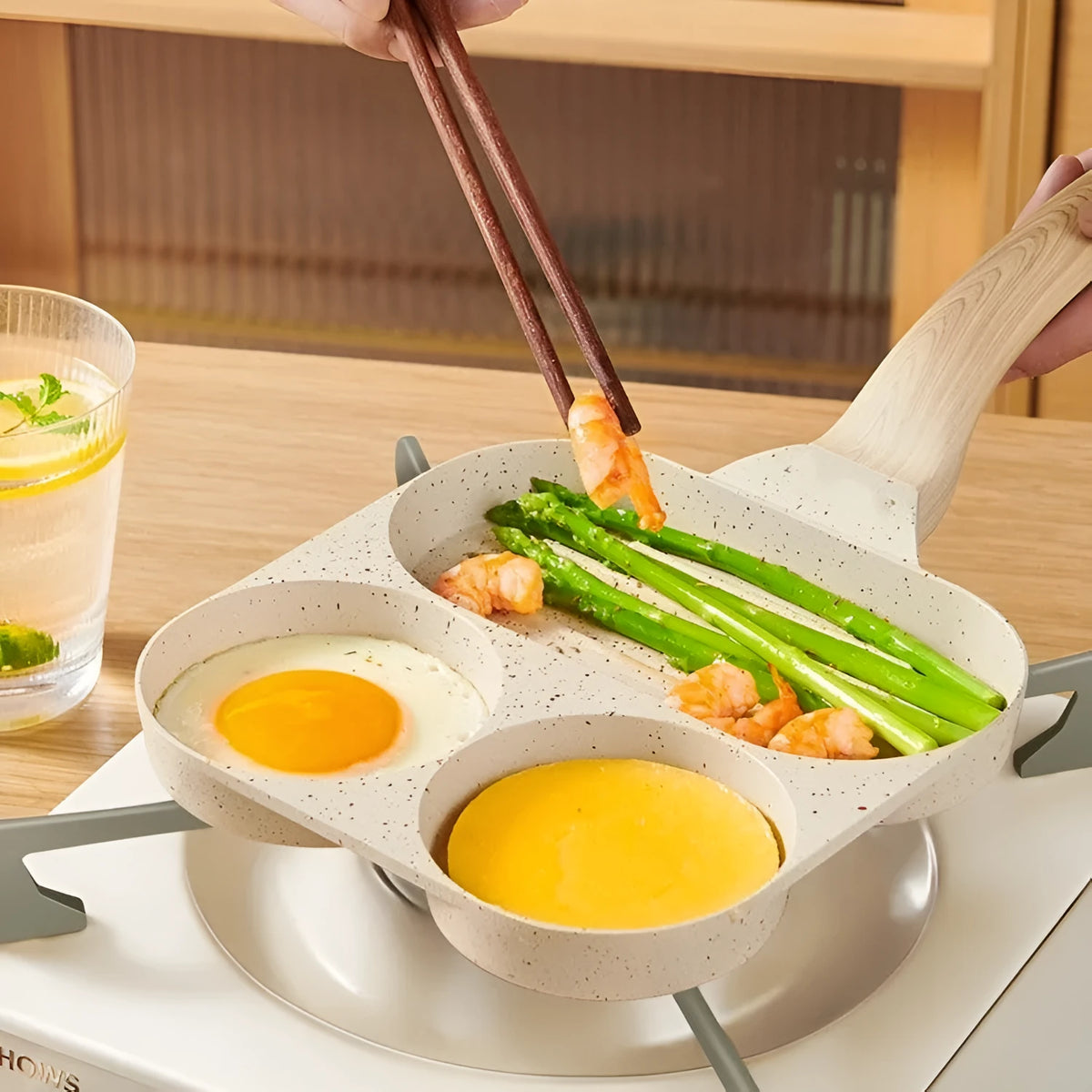 Non-stick breakfast frying pan with aluminium alloy body and composite multi-layer bottom in Elegant White