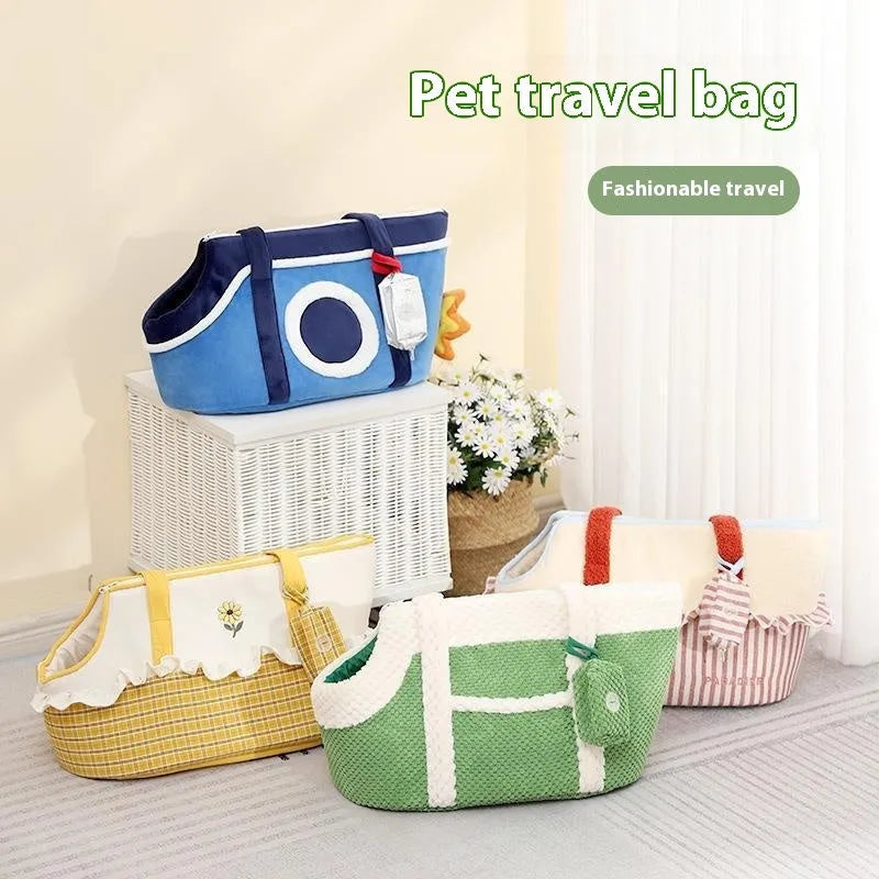 Shoulder cat bag with cartoon pattern and vertical stripes in plush material