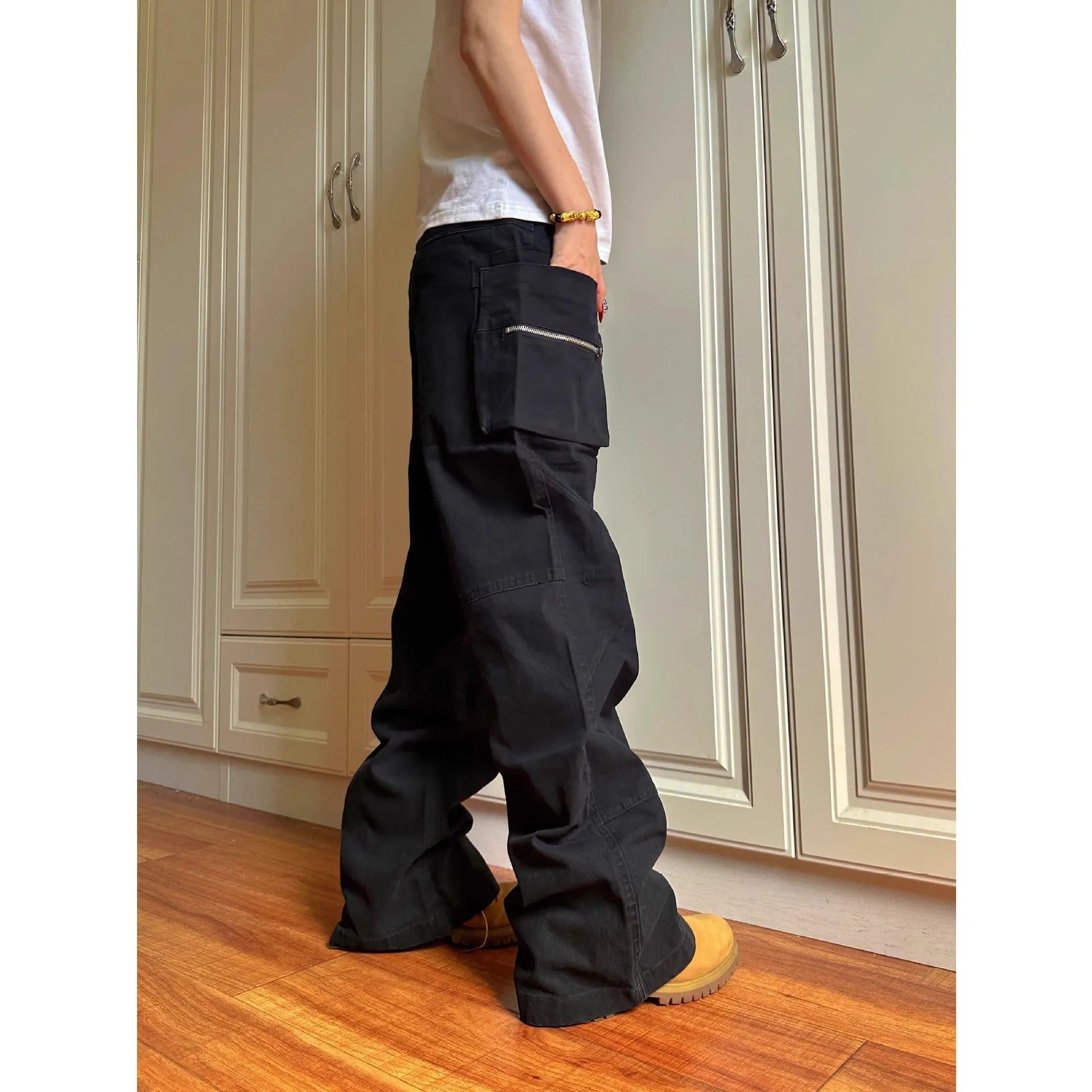 Double zipper workwear casual pants in cotton fabric with pocket design available in black and green