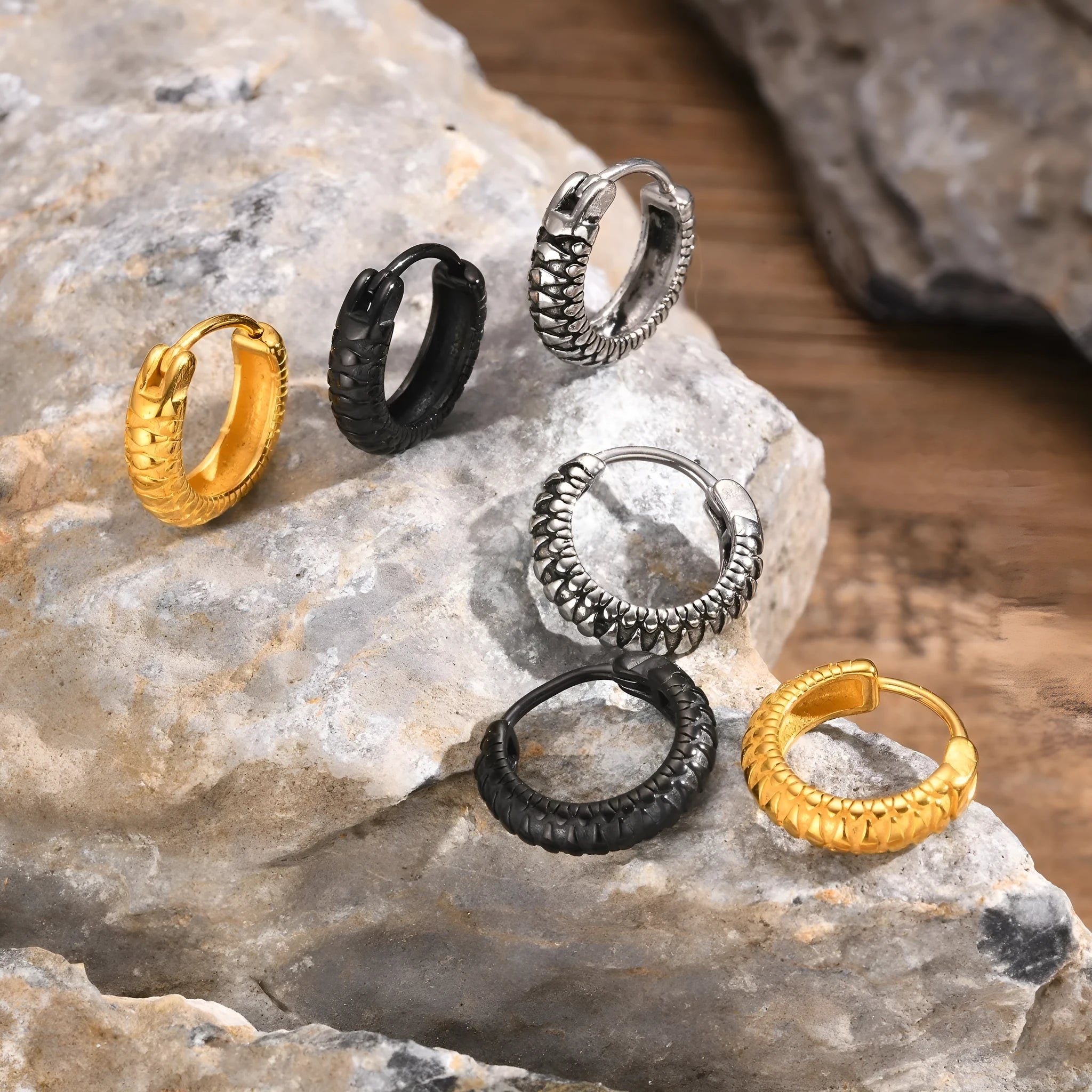 Men's stainless steel snake pattern stud earrings in black or gold colour