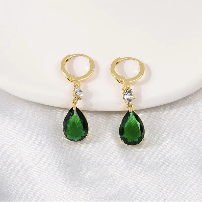 Emerald green geometric teardrop alloy earrings with drop design